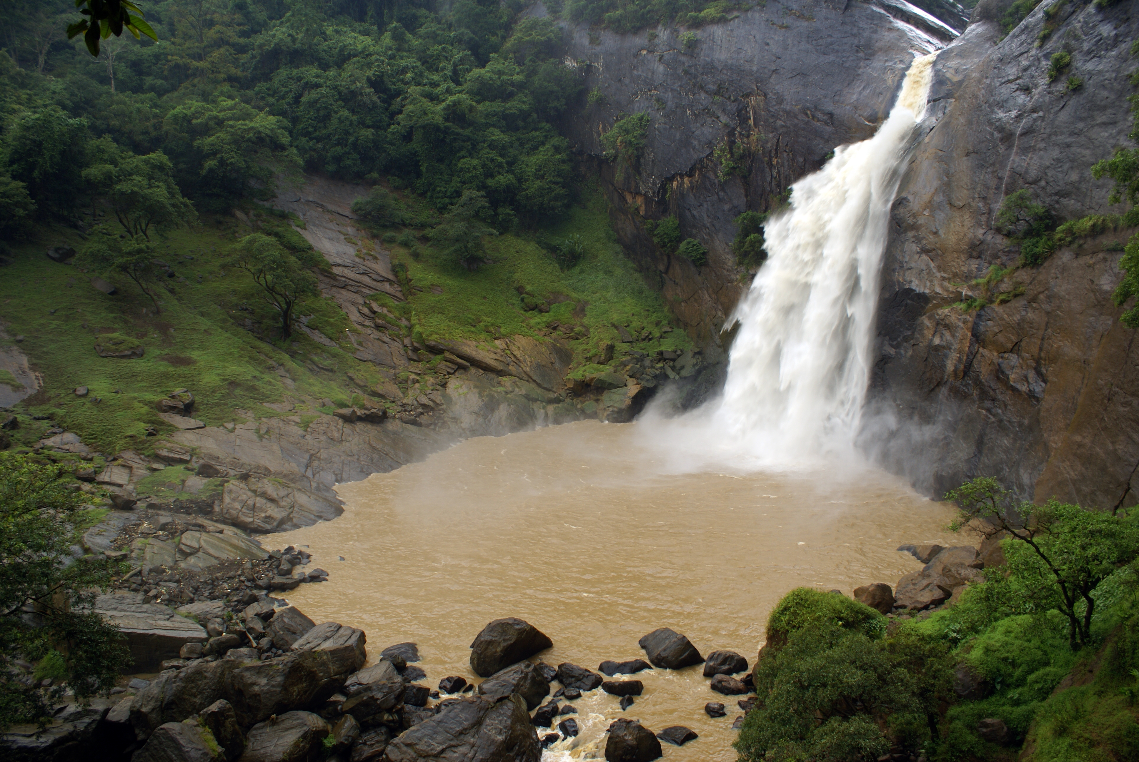 Равана шри ланка. Водопад Дунхинда. Водопад Равана Шри Ланка. Бадулла Шри Ланка.